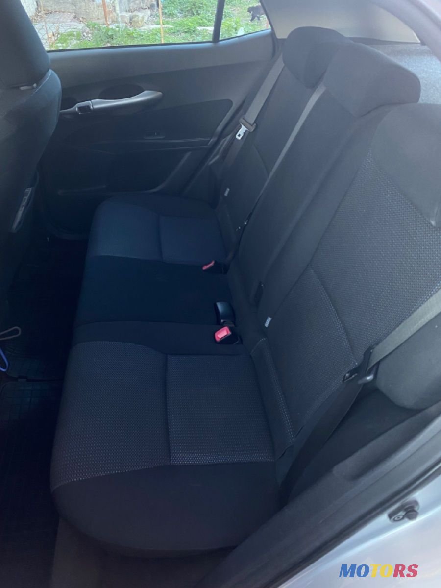 2010' Toyota Auris photo #5