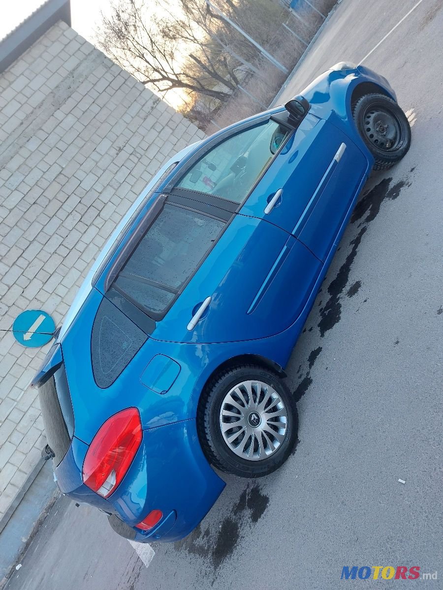 2009' Renault Clio photo #3