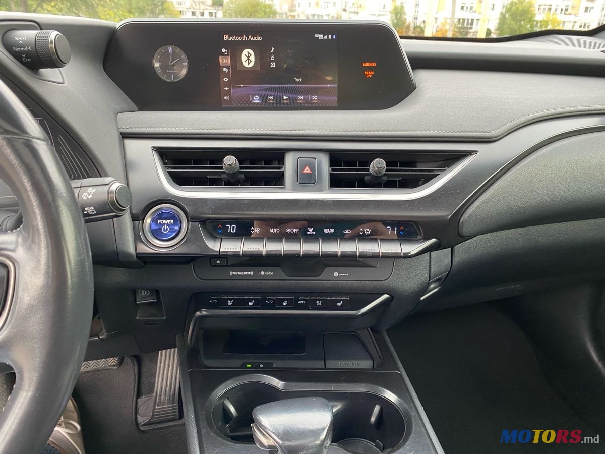 2021' Lexus UX photo #6