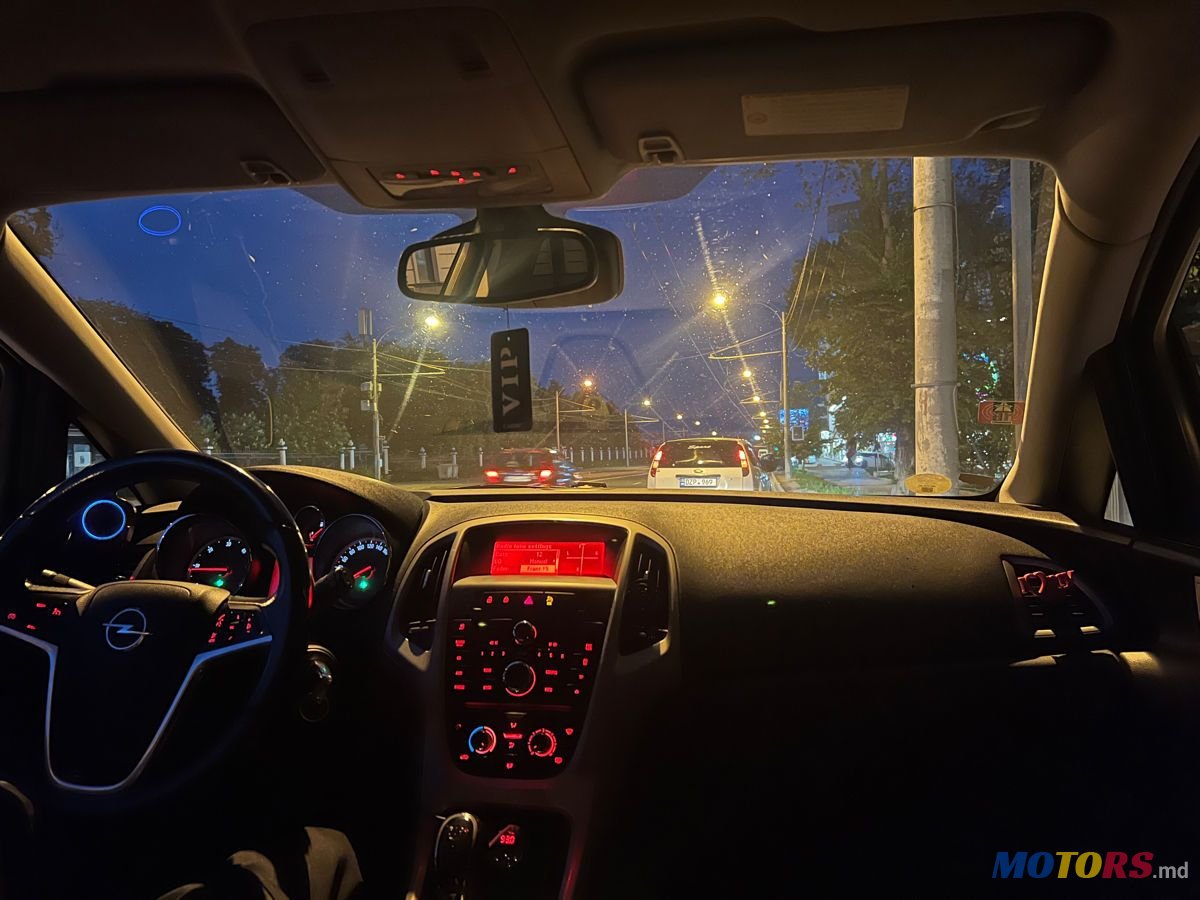 2010' Opel Astra photo #3