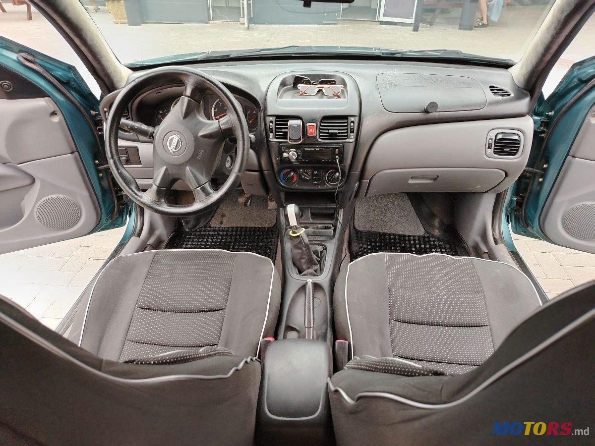 2003' Nissan Almera photo #2