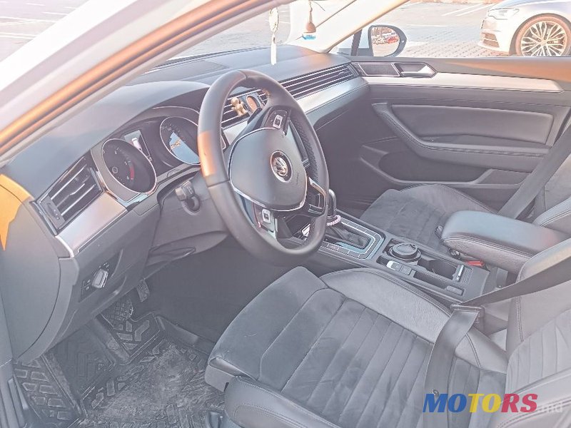 2017' Volkswagen Passat photo #3