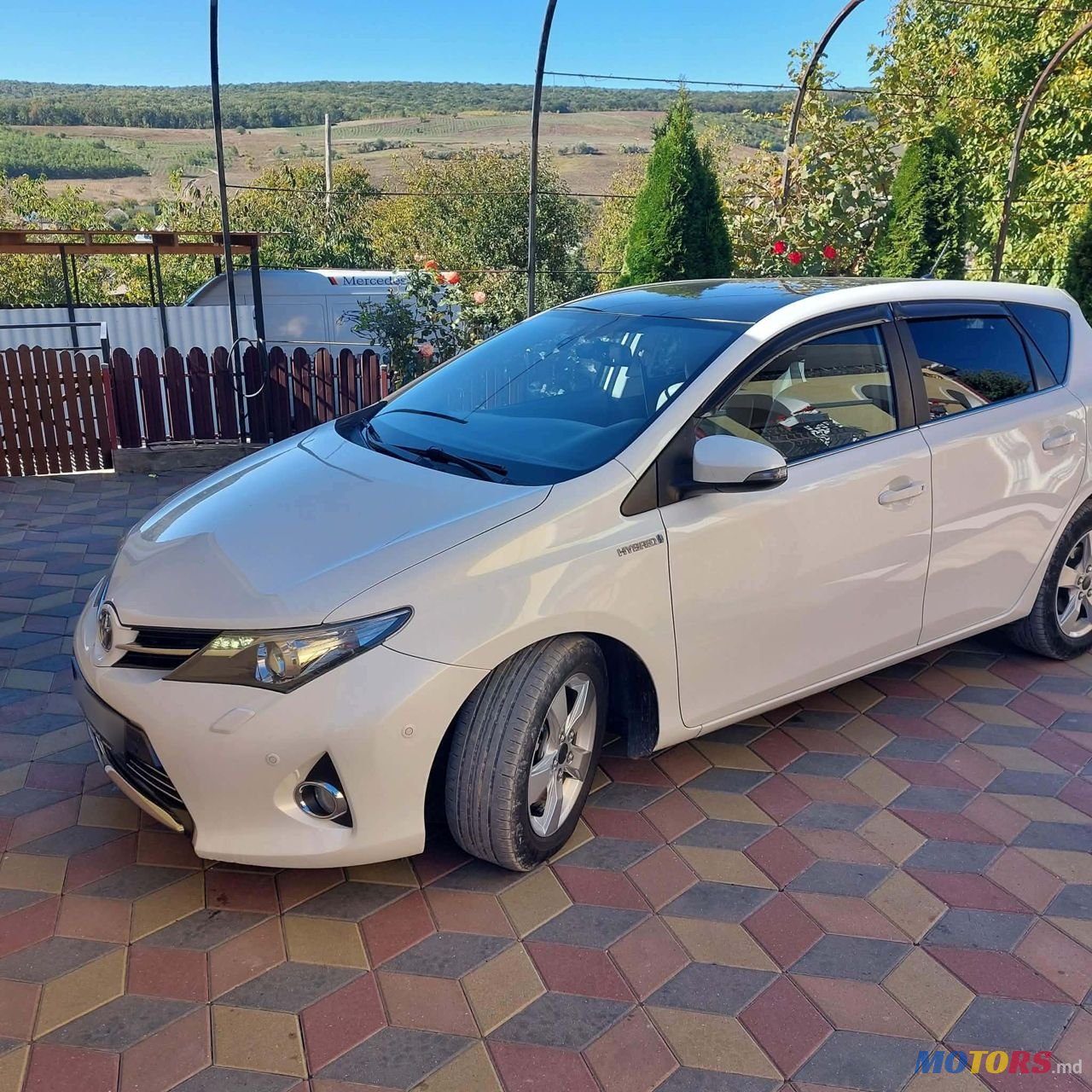 2014' Toyota Auris photo #3