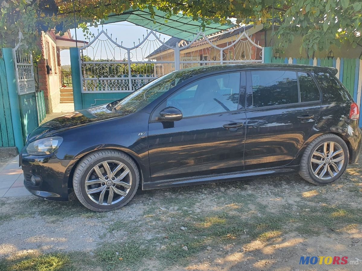 2010' Volkswagen Golf photo #2