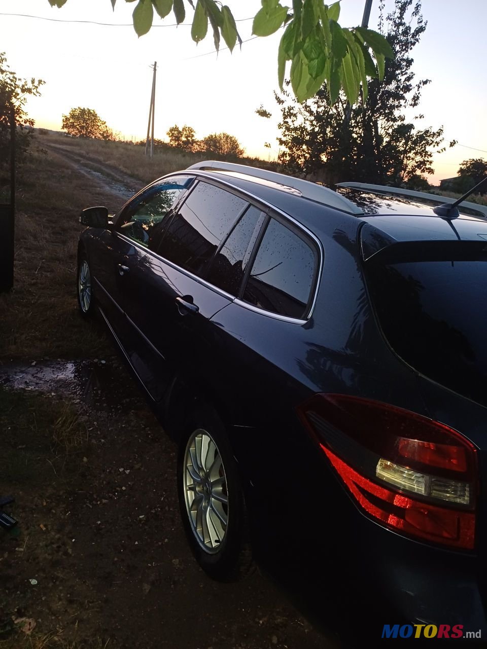 2011' Renault Laguna photo #1