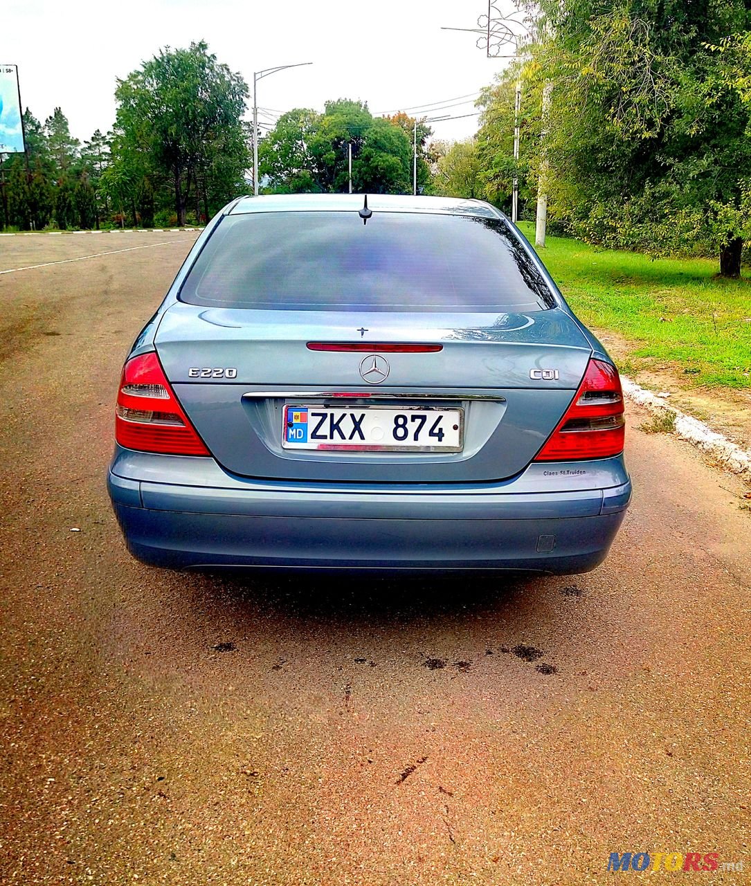 2004' Mercedes-Benz E-Class 220 photo #3