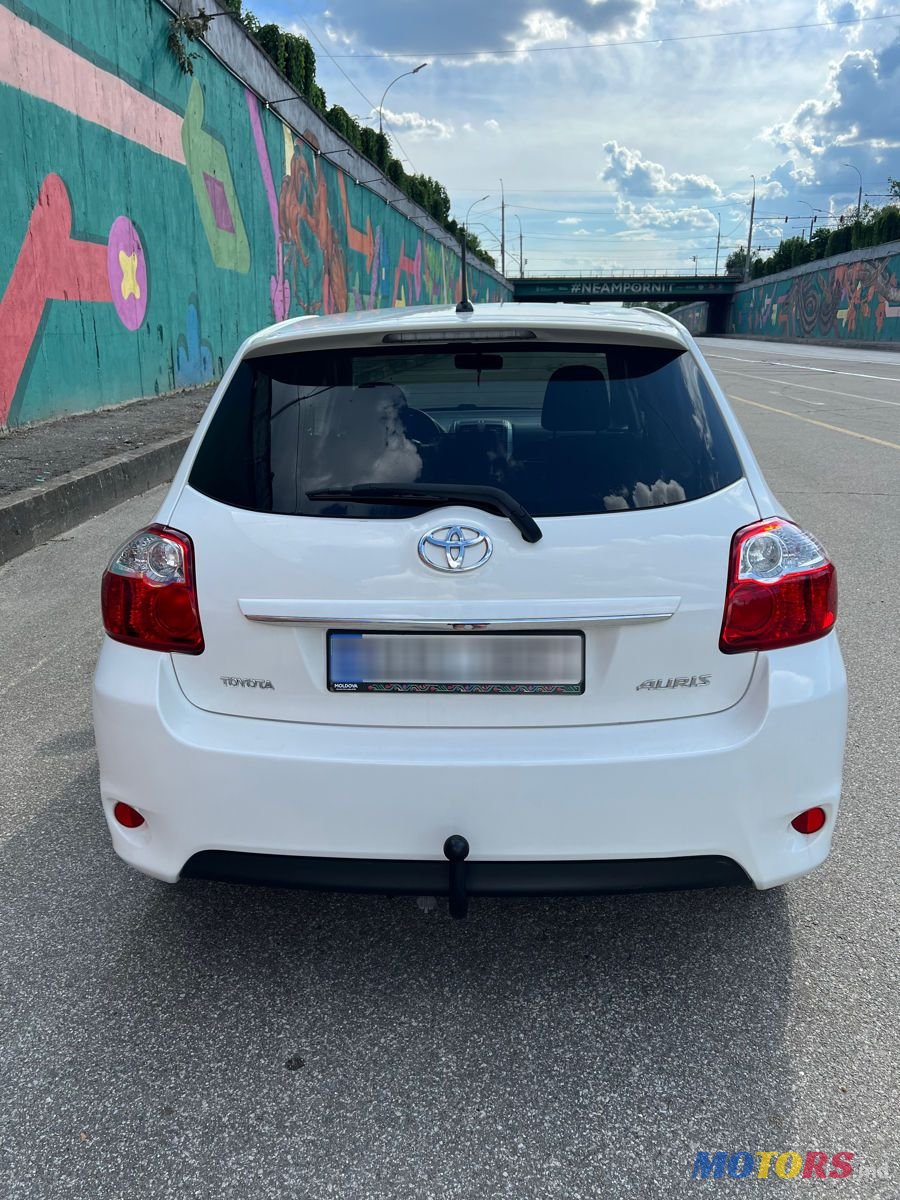 2010' Toyota Auris photo #4