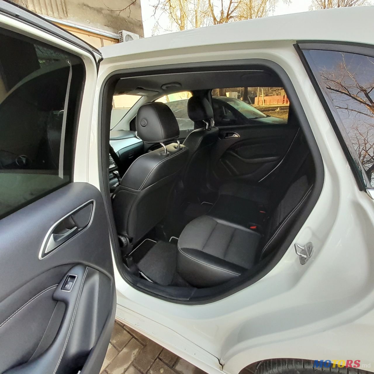 2015' Mercedes-Benz B-Class photo #6