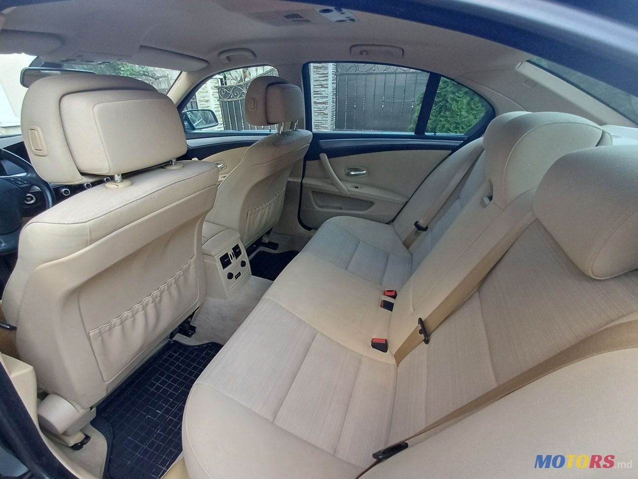 2010' BMW 5 Series photo #3