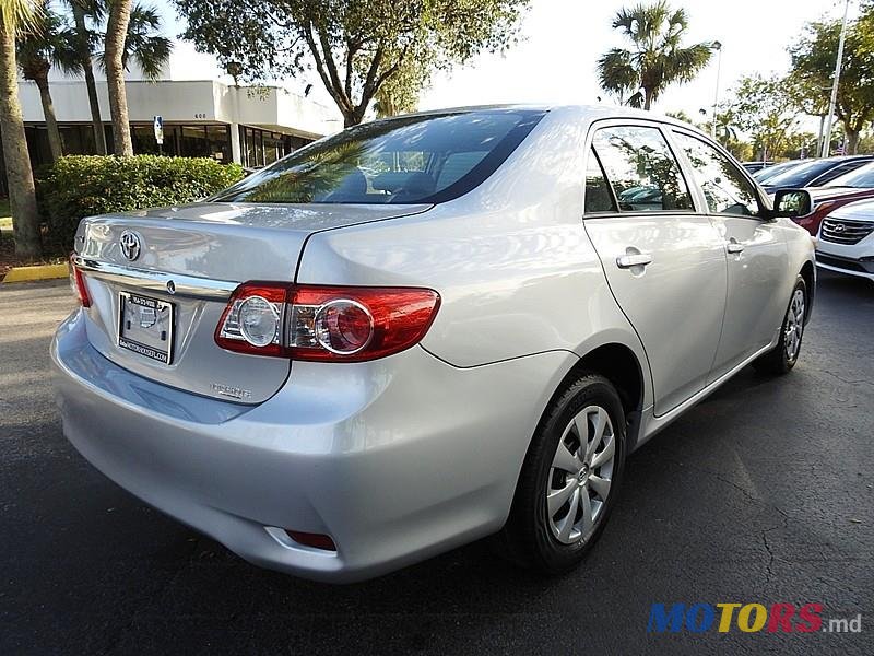 2013' Toyota Corolla LE photo #2