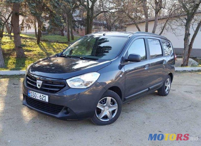 2013' Dacia Lodgy photo #2