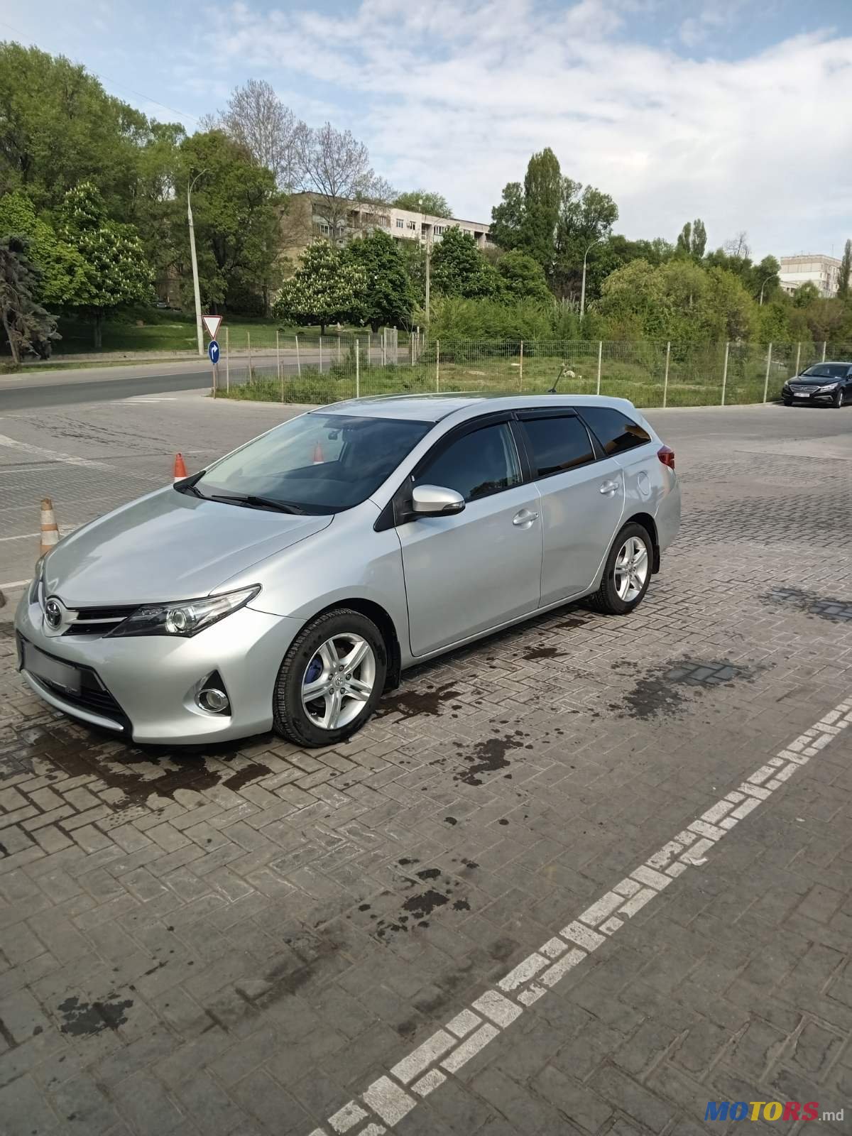 2013' Toyota Auris photo #1