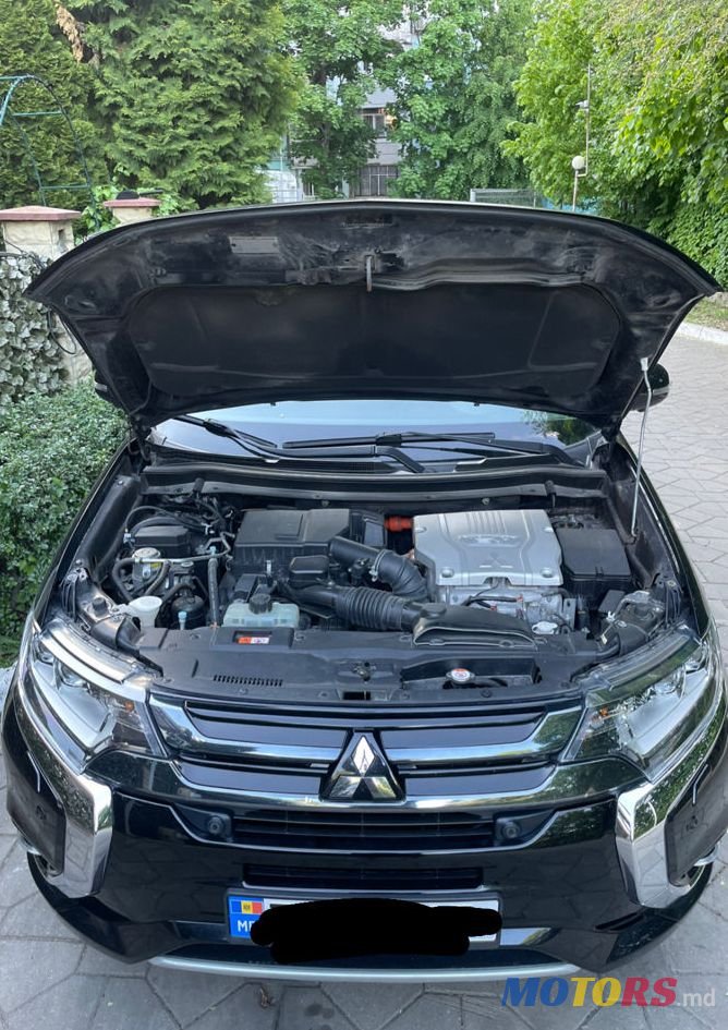 2015' Mitsubishi Outlander photo #3