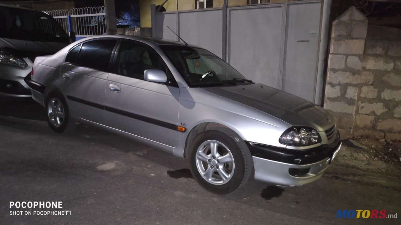 2000' Toyota Avensis photo #2