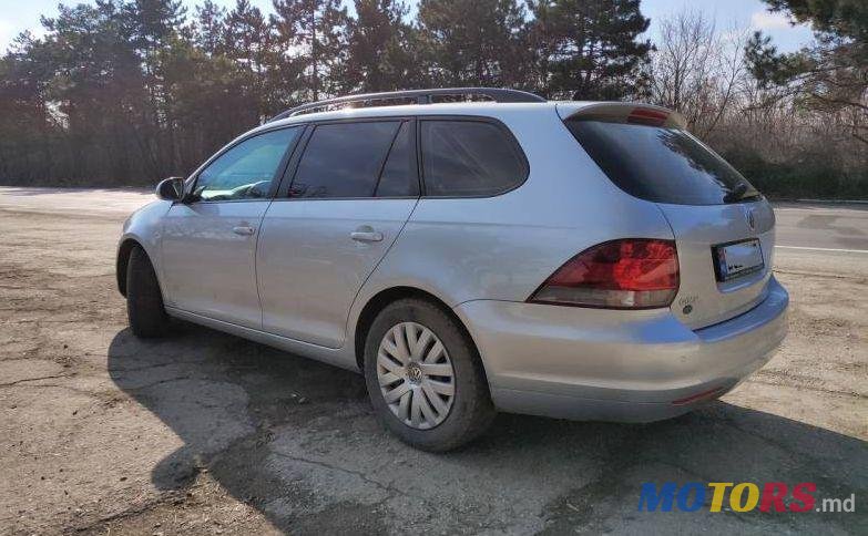 2011' Volkswagen Golf photo #1