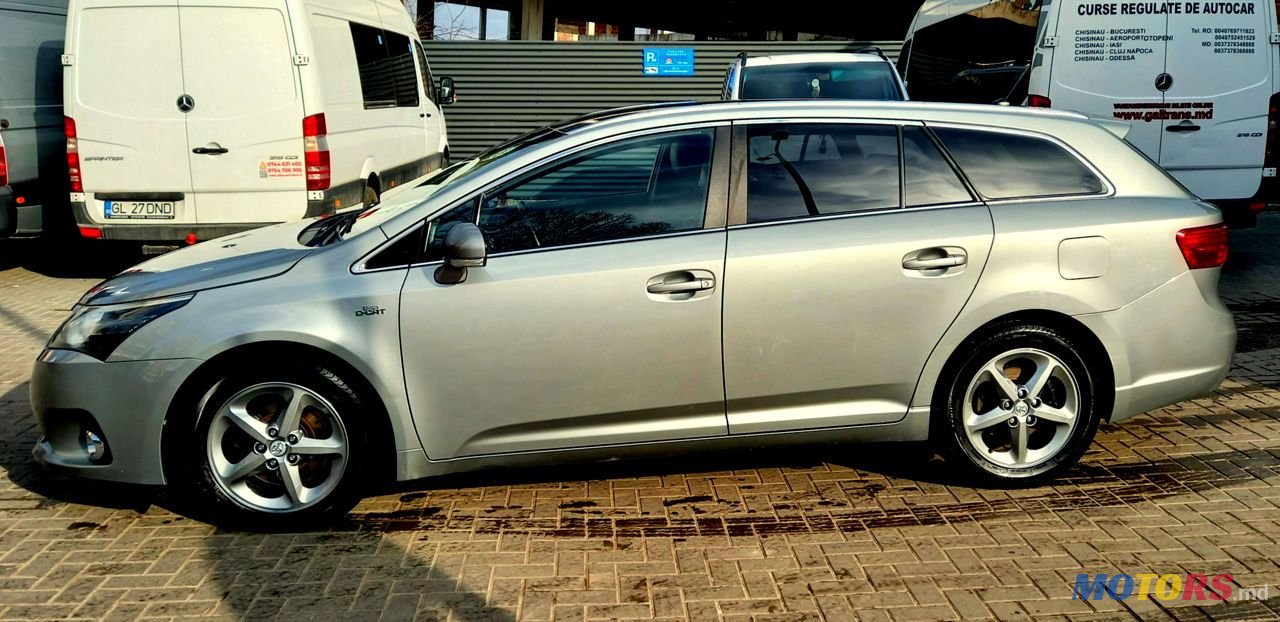 2013' Toyota Avensis photo #1