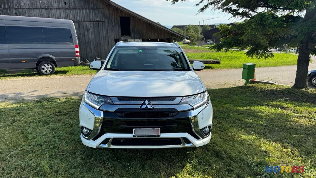 2019' Mitsubishi Outlander photo #3