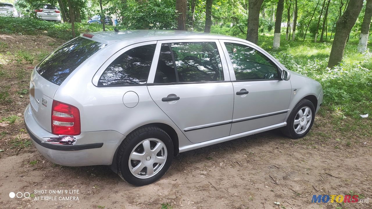 2001' Skoda Fabia photo #4
