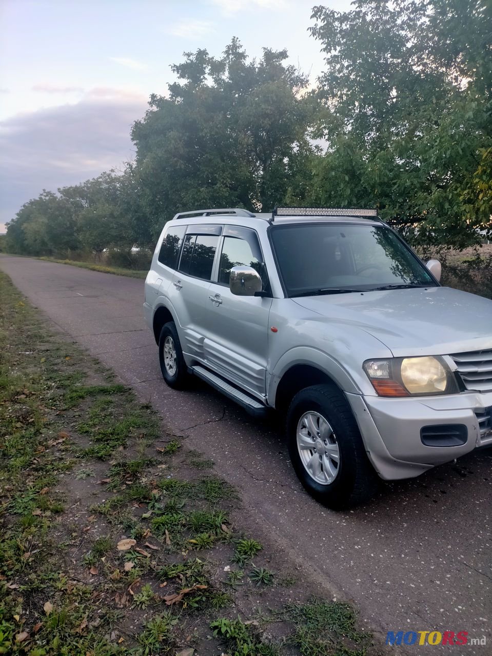 2002' Mitsubishi Pajero photo #6