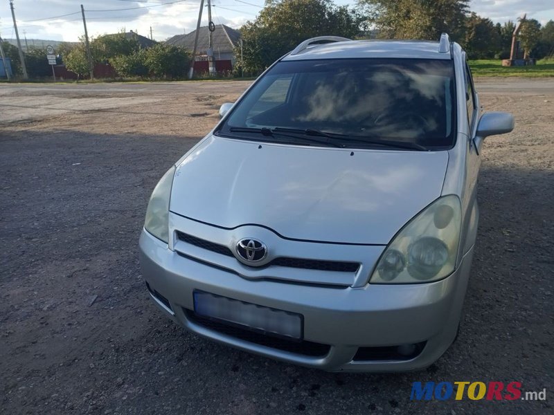 2005' Toyota Verso photo #1