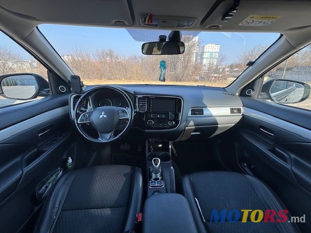 2014' Mitsubishi Outlander photo #3