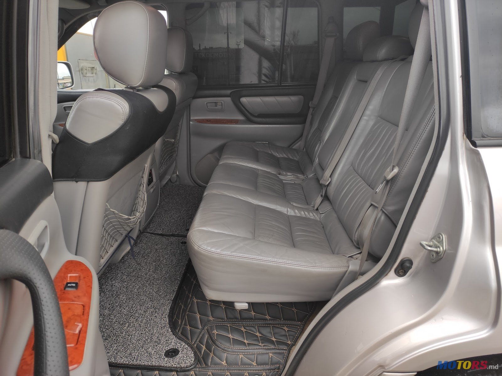 2004' Toyota Land Cruiser 100 Джип photo #2