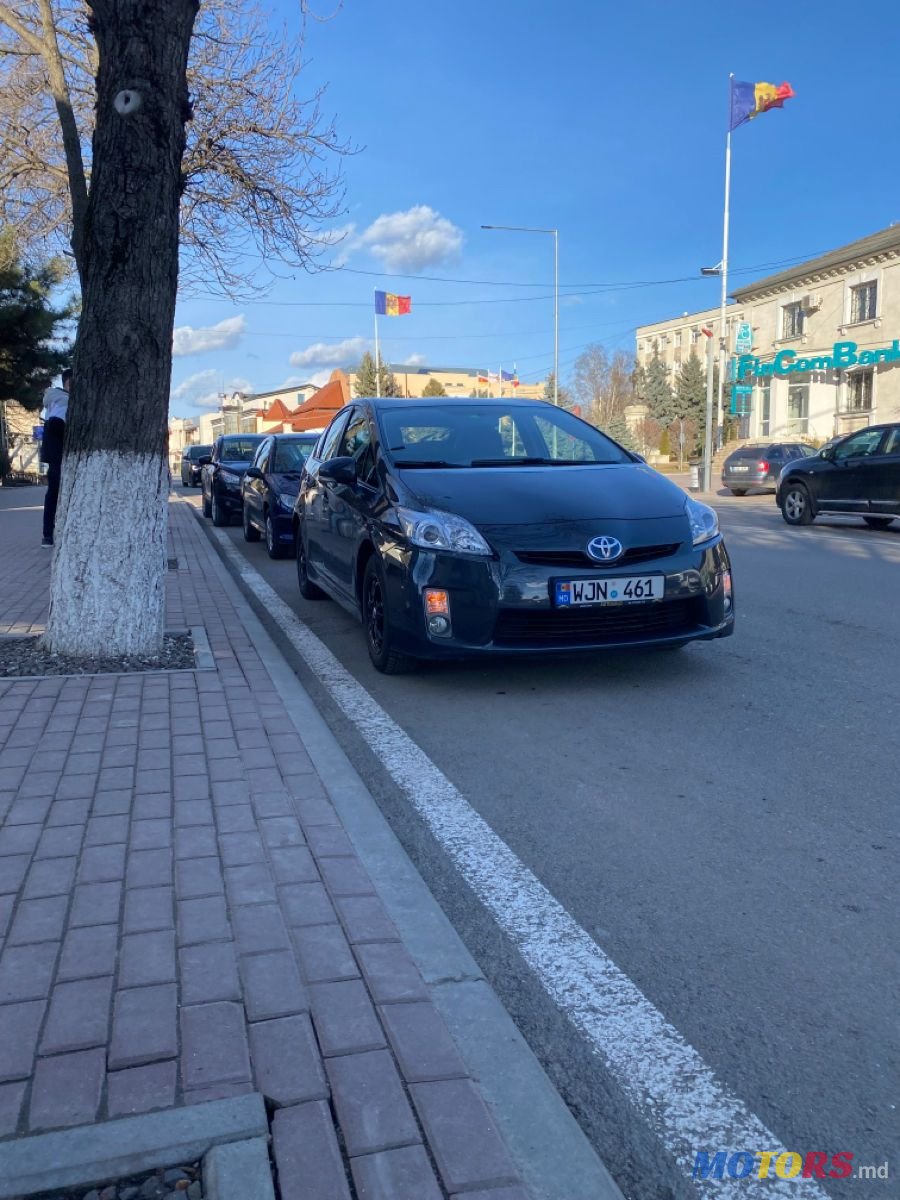 2011' Toyota Prius photo #2