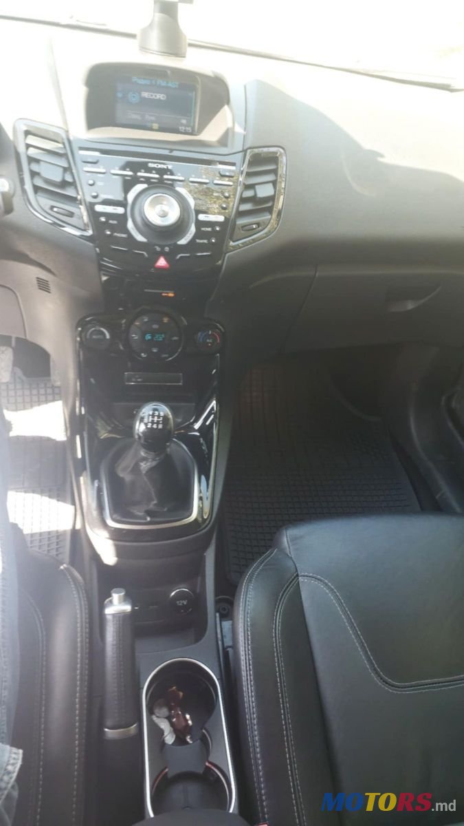2015' Ford Fiesta photo #6