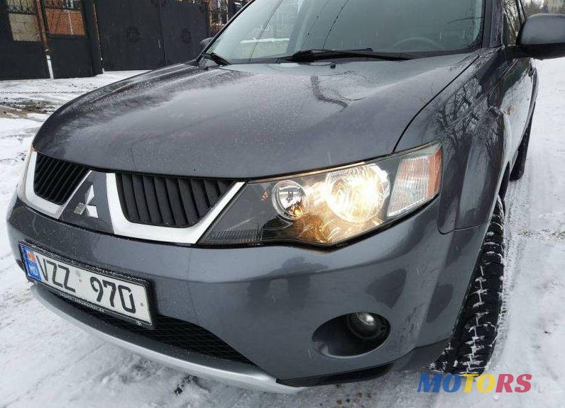 2008' Mitsubishi Outlander photo #2