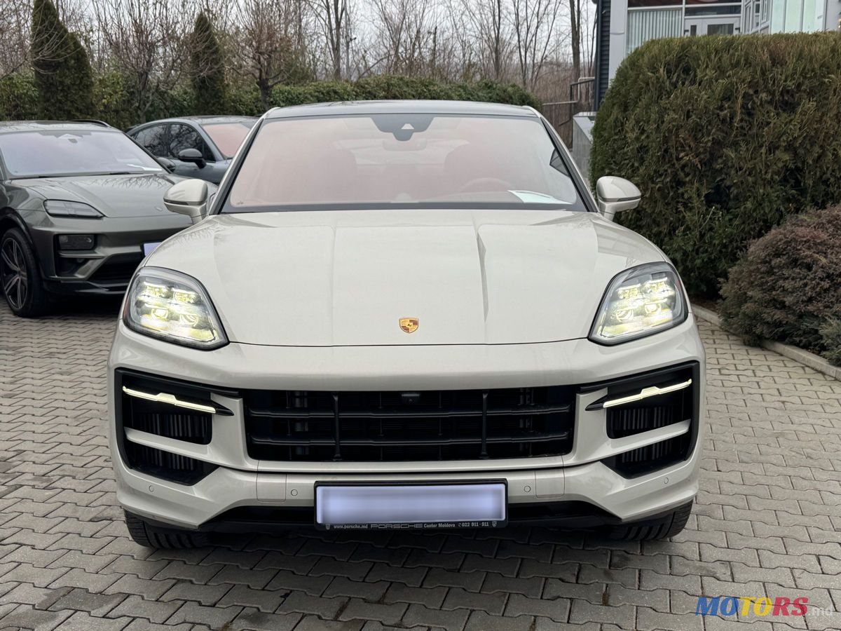 2024' Porsche Cayenne Coupe photo #2