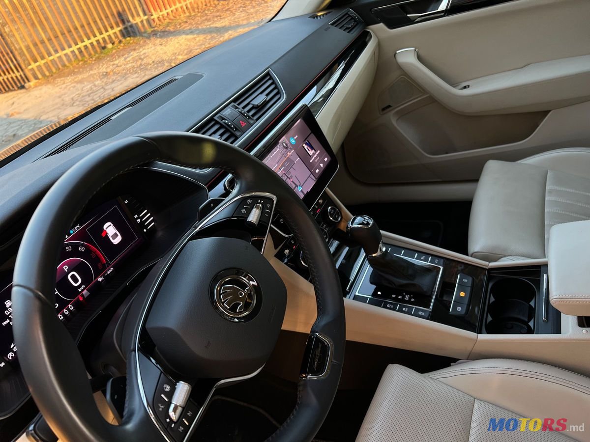 2020' Skoda Superb photo #5