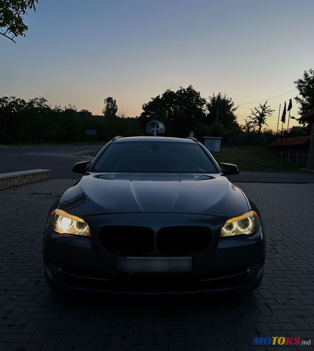 2010' BMW 5 Series Touring photo #3