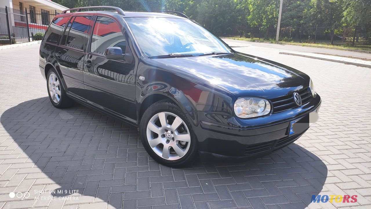 2004' Volkswagen Golf photo #3