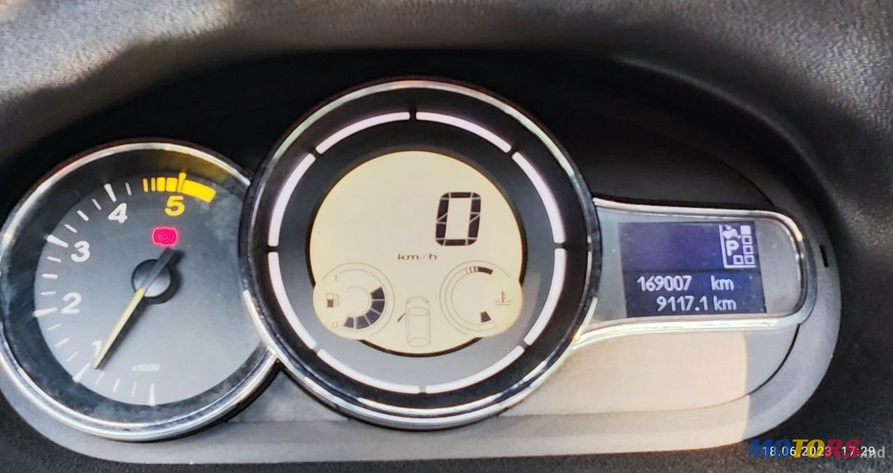 2010' Renault Megane photo #3