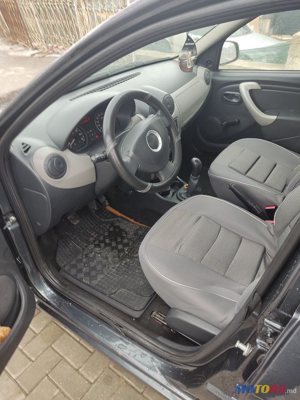 2009' Dacia Sandero photo #6