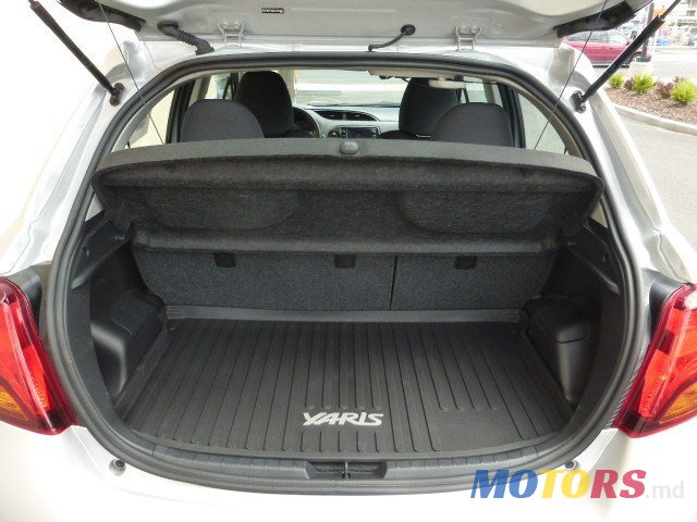 2014' Toyota Yaris photo #5