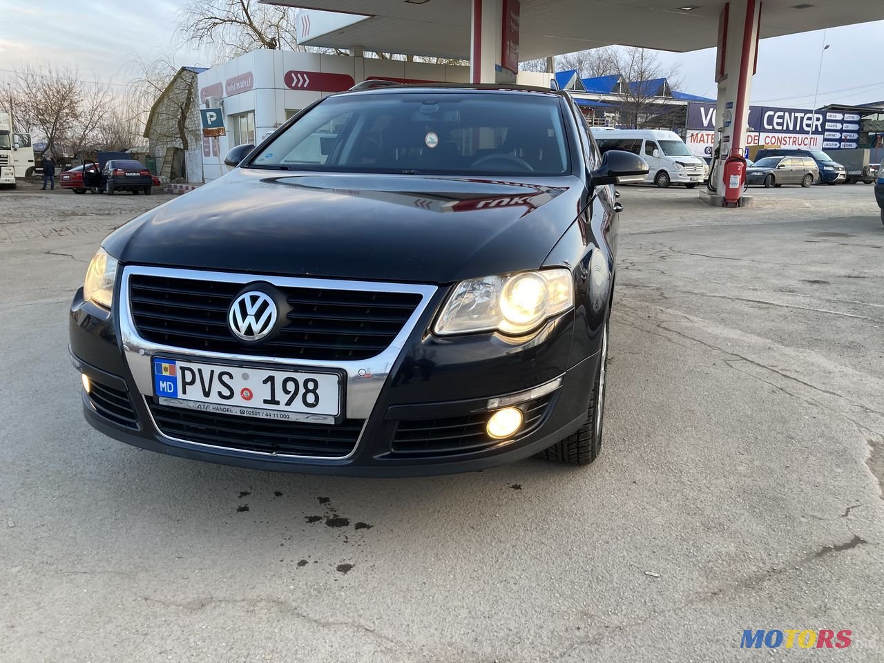 2009' Volkswagen Passat photo #5