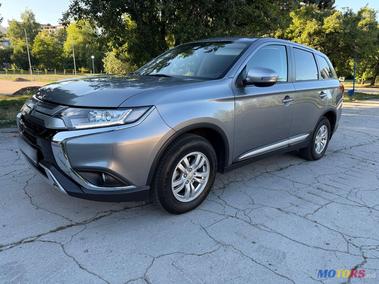 2023' Mitsubishi Outlander photo #1