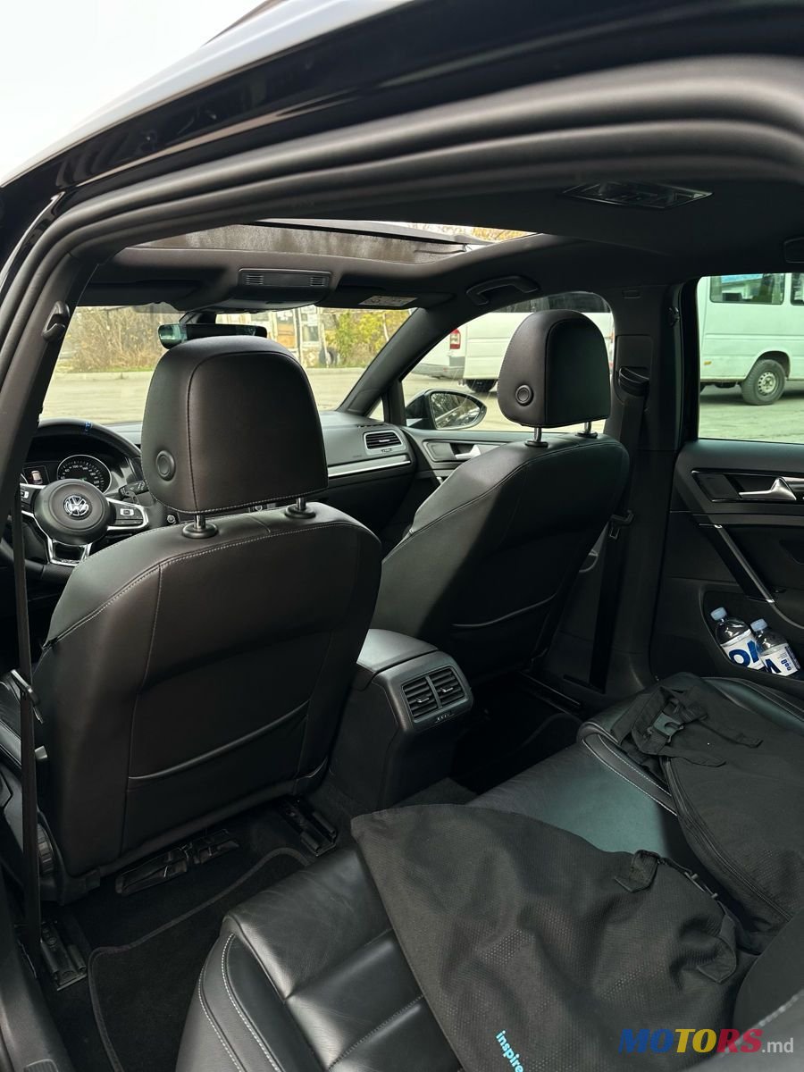 2016' Volkswagen Golf photo #6