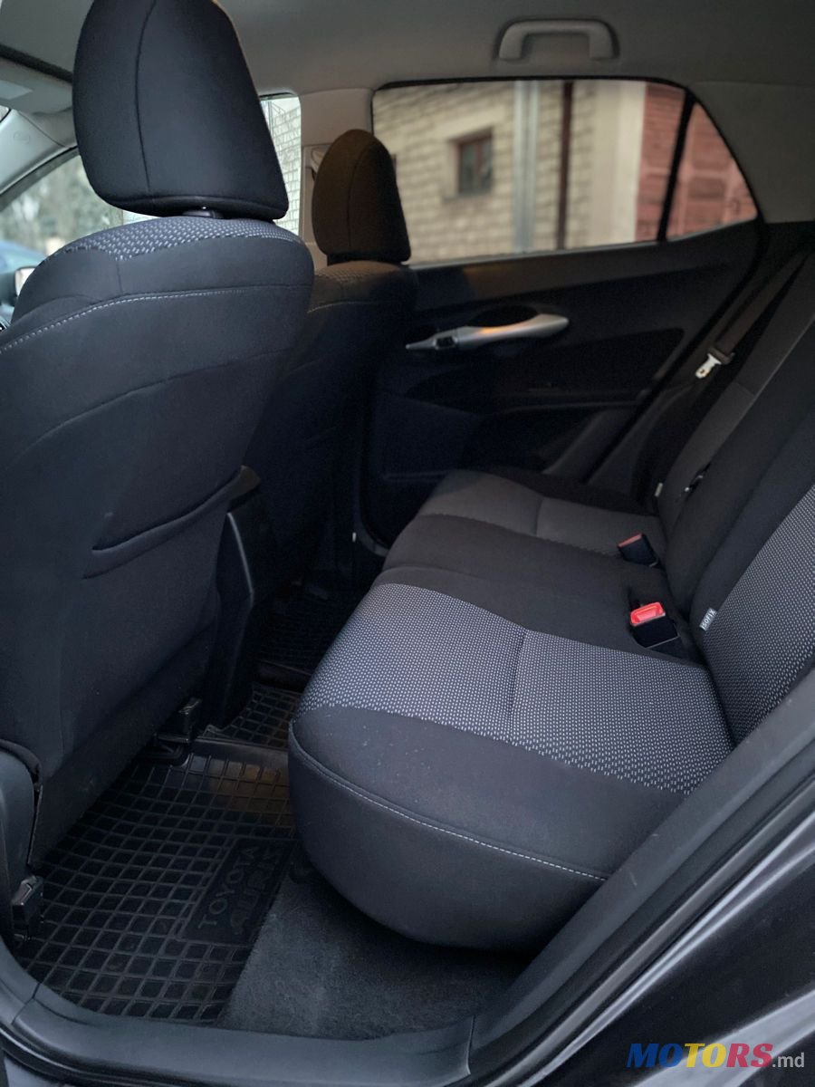 2011' Toyota Auris photo #6