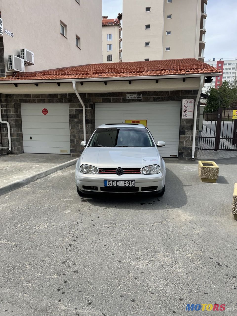 2001' Volkswagen Golf photo #1