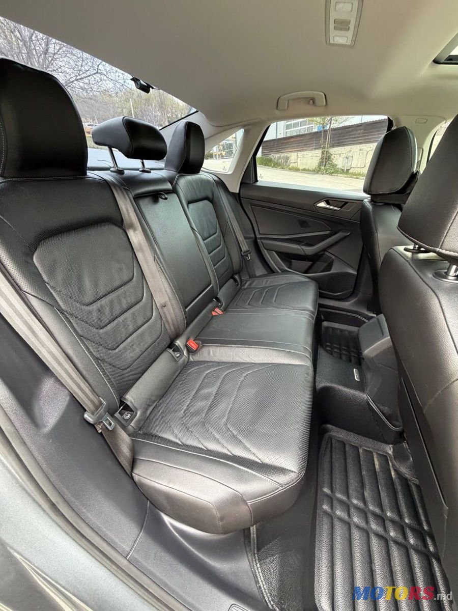 2018' Volkswagen Jetta photo #4