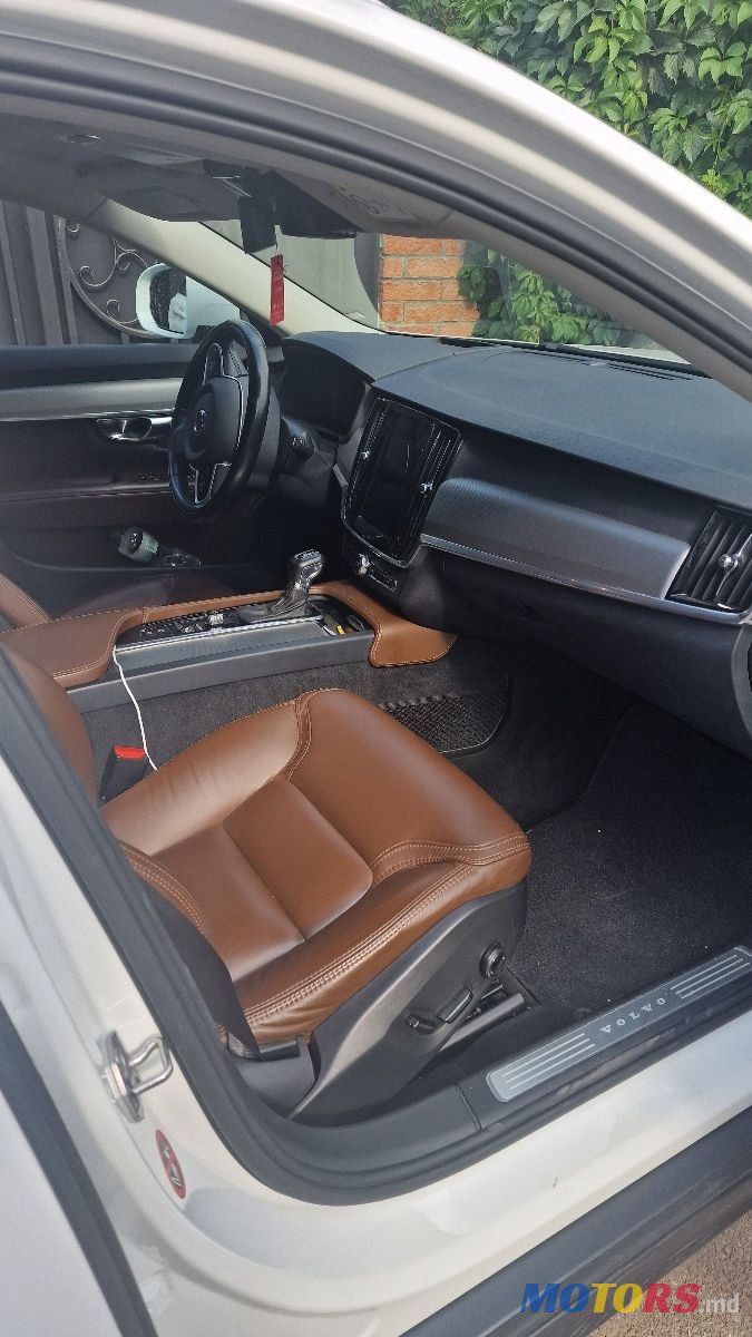 2018' Volvo V90 Cross Country photo #6