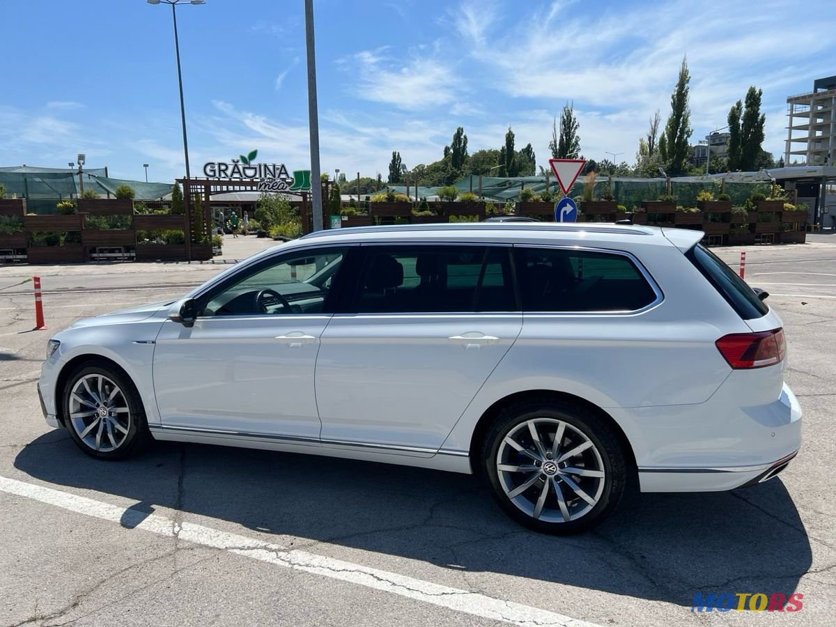 2020' Volkswagen Passat photo #3