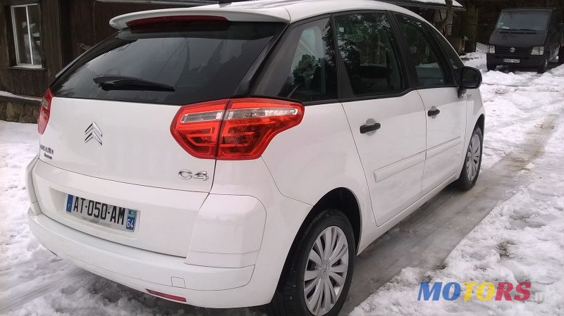 2010' Citroen C4 Picasso photo #3