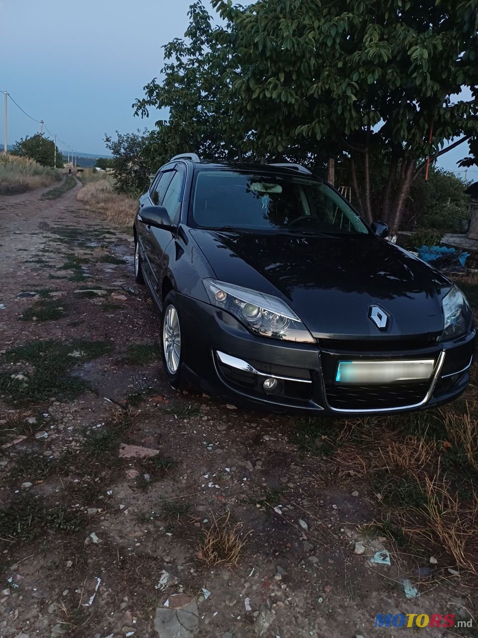 2011' Renault Laguna photo #5