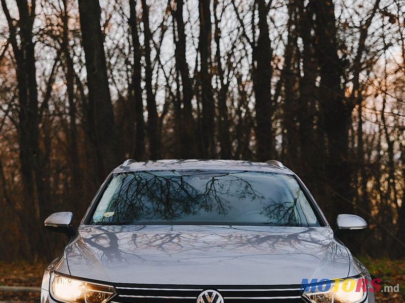 2019' Volkswagen Passat photo #6
