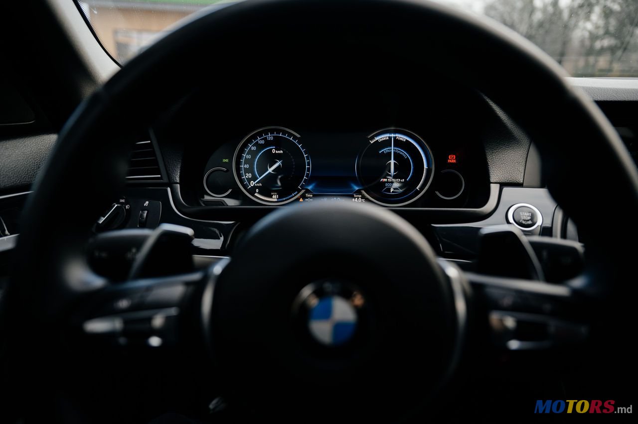 2011' BMW 5 Series photo #4