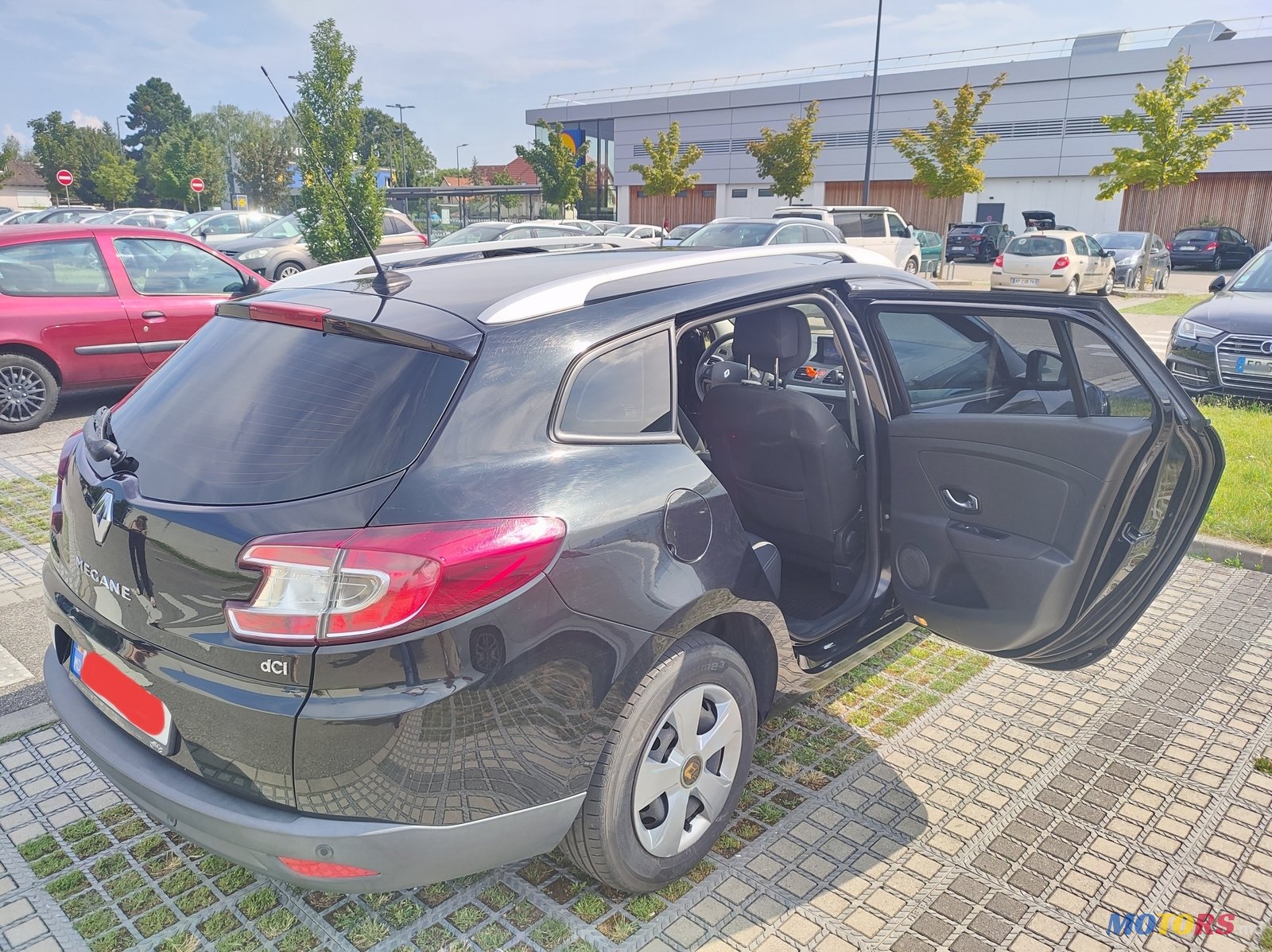 2011' Renault Megane photo #1