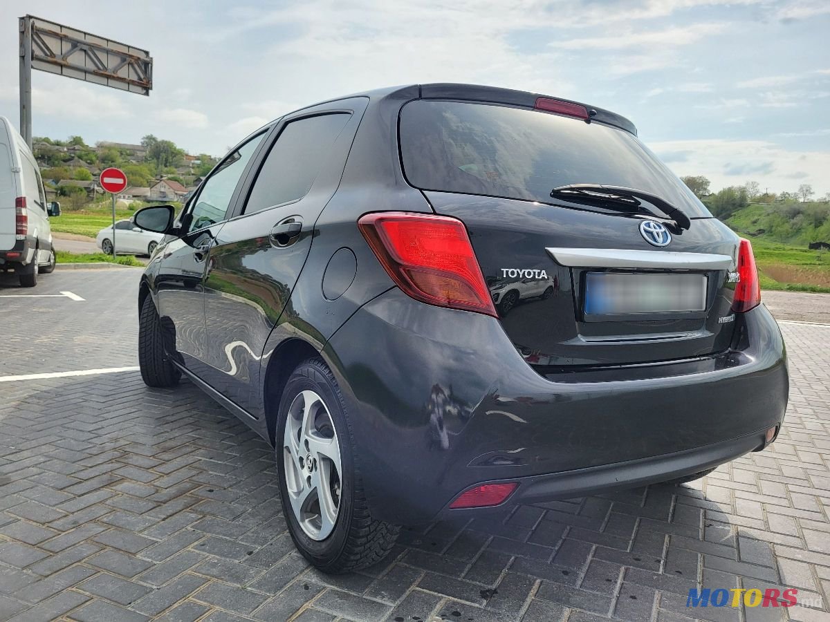 2016' Toyota Yaris photo #5